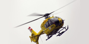 Beitragsbild des Blogbeitrags Verkehrsunfall auf der A2: Motorrad touchierte mit Lkw